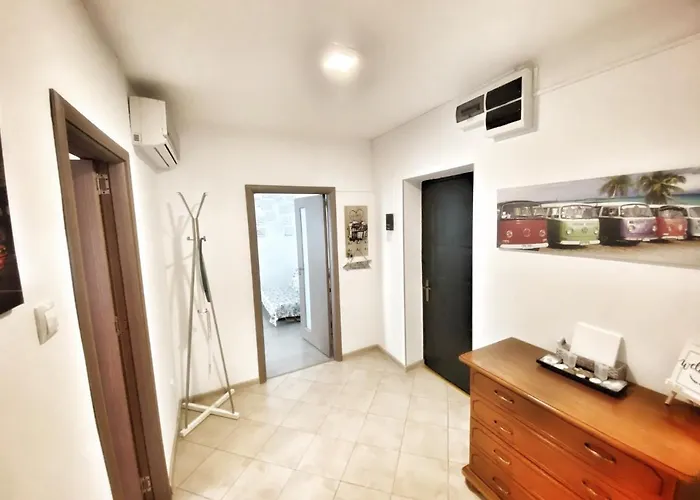 ”modern Apartment” Old アパート